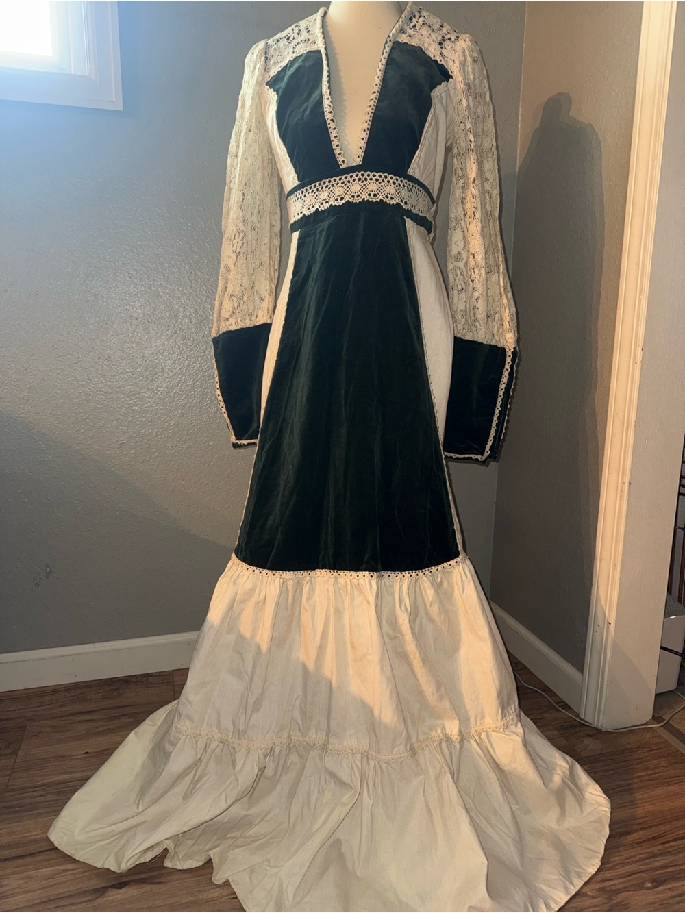 Vintage 70’s Jessica McClintock Green Velvet and Cream Lace-Trimmed Maxi Dress